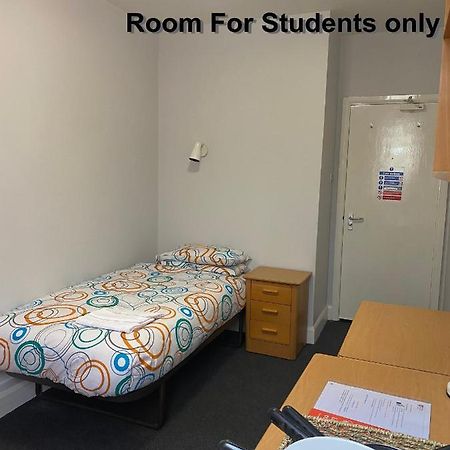 Charming Rooms For Students Only, Cricklewood Lane - Sk London Exterior photo