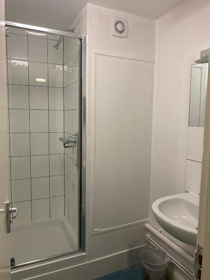 Charming Rooms For Students Only, Cricklewood Lane - Sk London Exterior photo